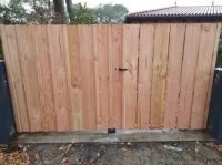 Fabrication sur mesure et pose d’un portail en acier et bois à Andernos les Bains (webp