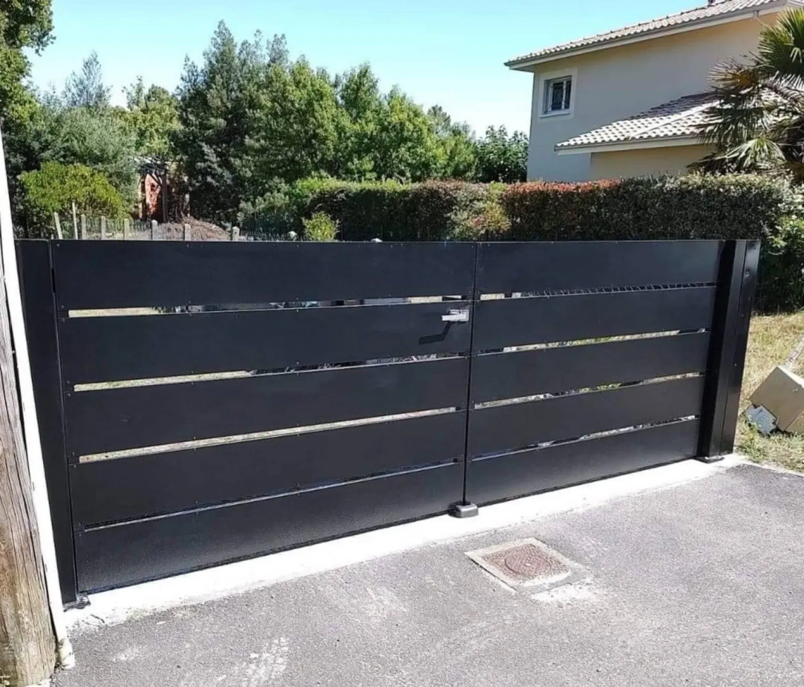 Trouver un métallier pour la fabrication et pose d'un portail en acier sur mesure à Arcachon