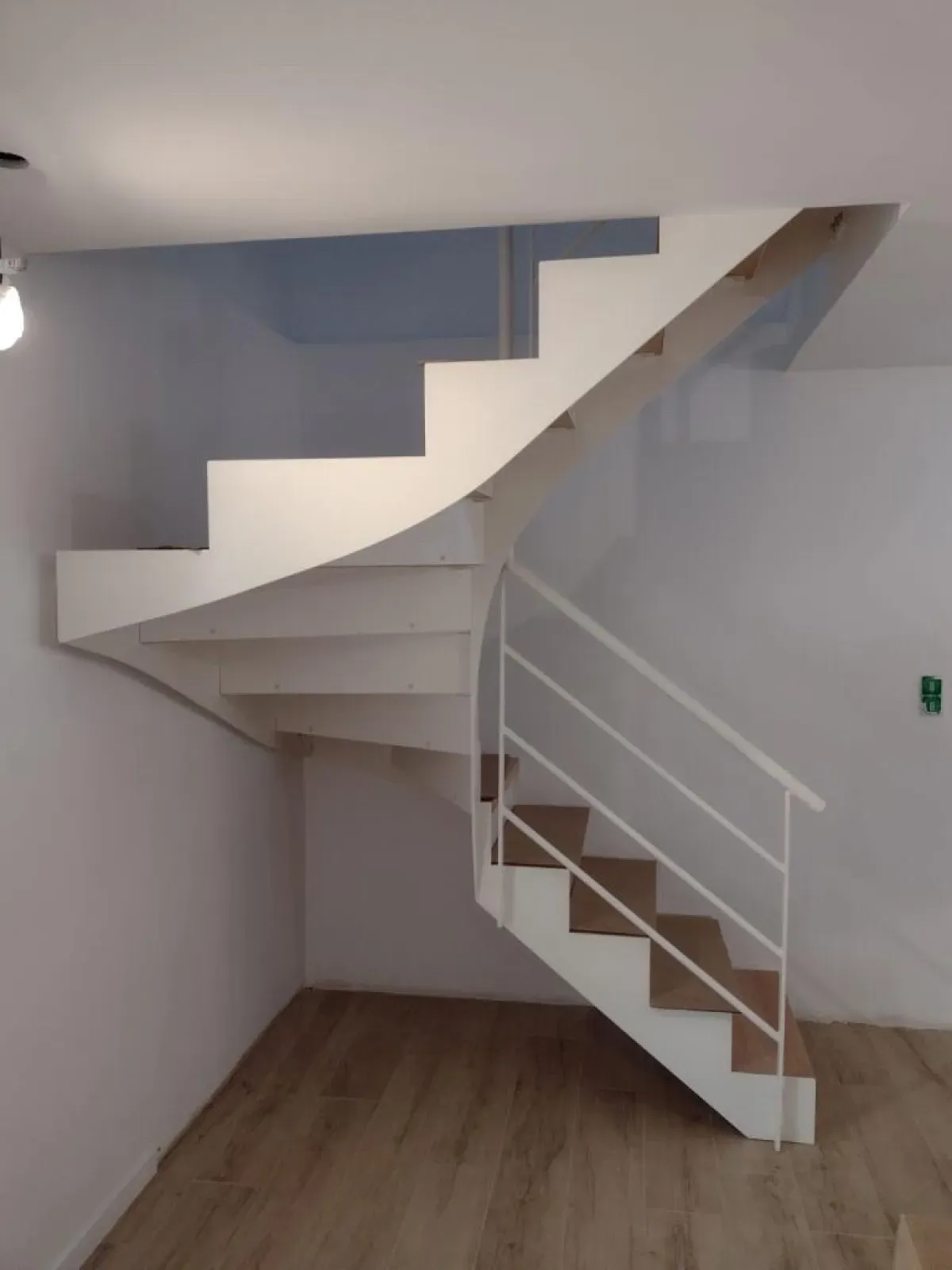 Pourquoi choisir un escalier en acier sur mesure sur le bassin d’Arcachon ?