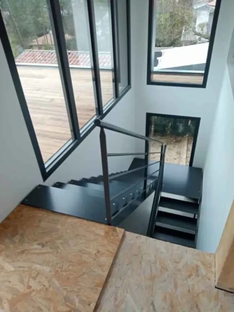 Quel professionnel fabrique et pose des escaliers sur mesure sur le bassin d’Arcachon  (3webp