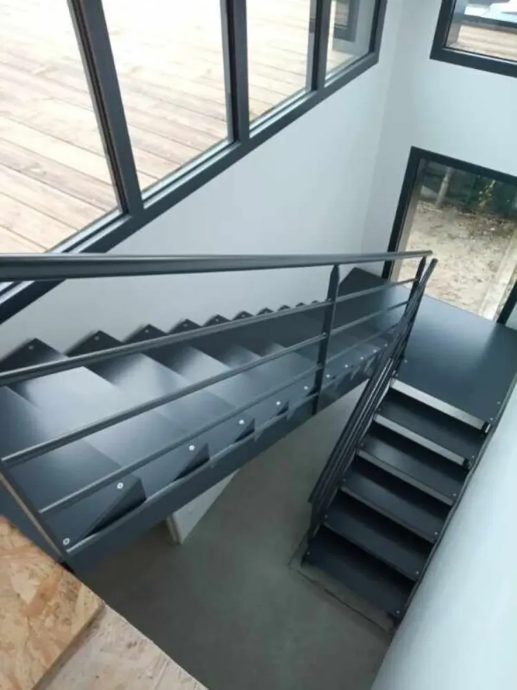 Quel professionnel fabrique et pose des escaliers sur mesure sur le bassin d’Arcachon  (4webp