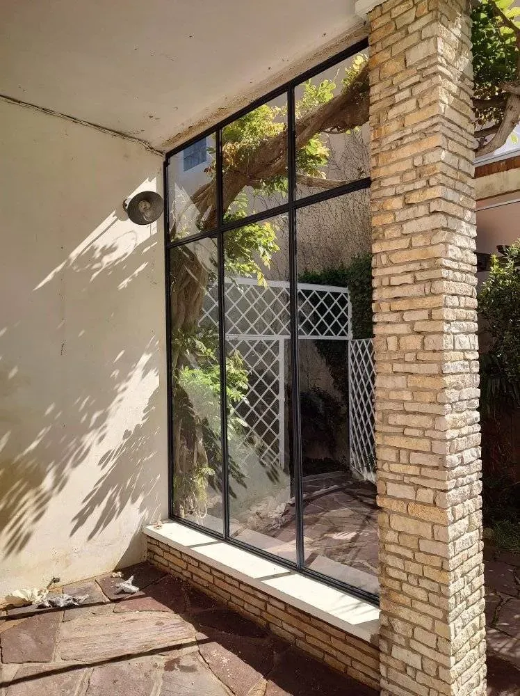 Fabrication et pose d’une verrière extérieure webp