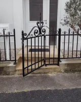 Conception de grilles en acier avec volutes (