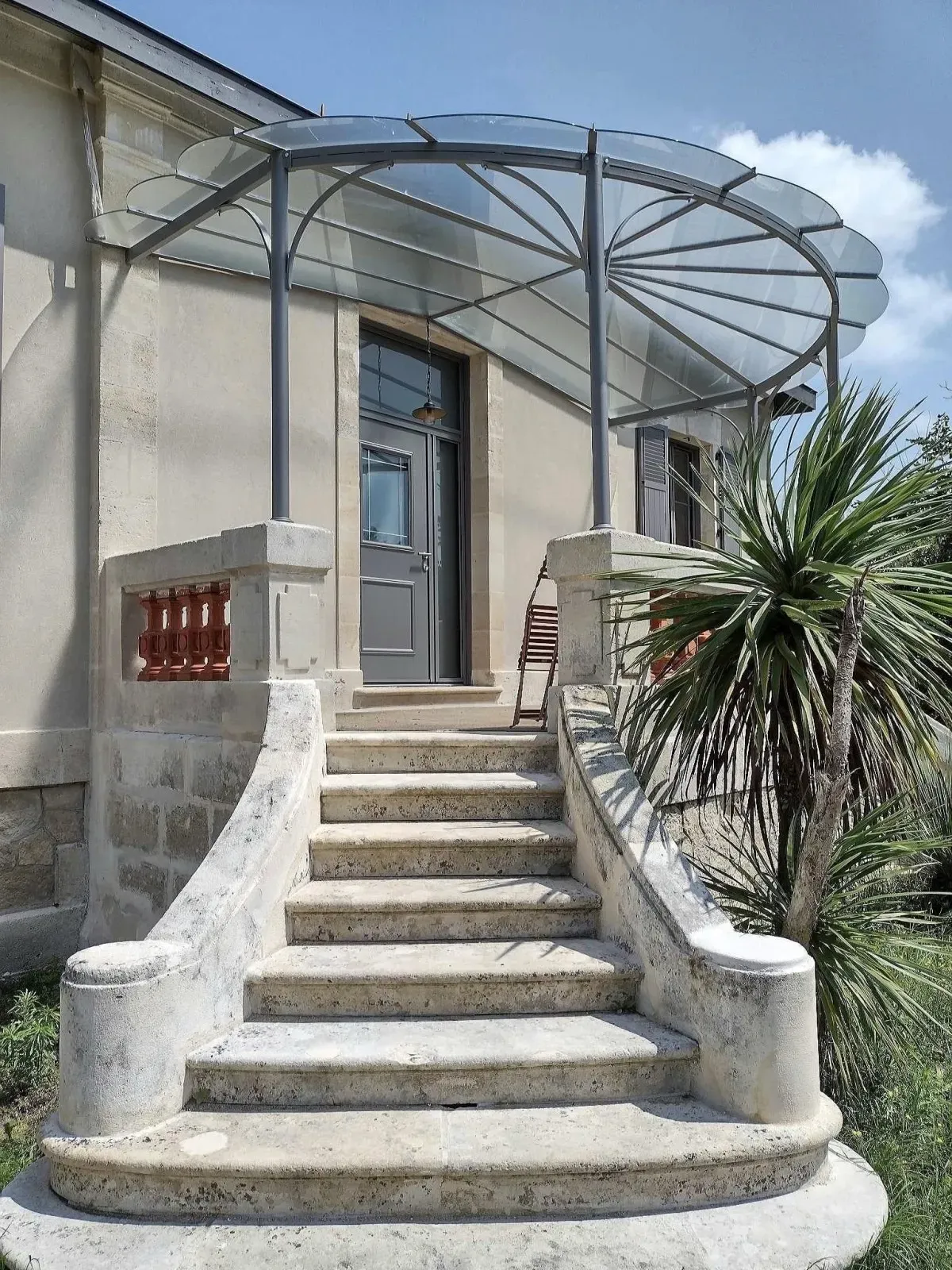 Votre spécialiste des marquises en acier sur mesure à Audenge