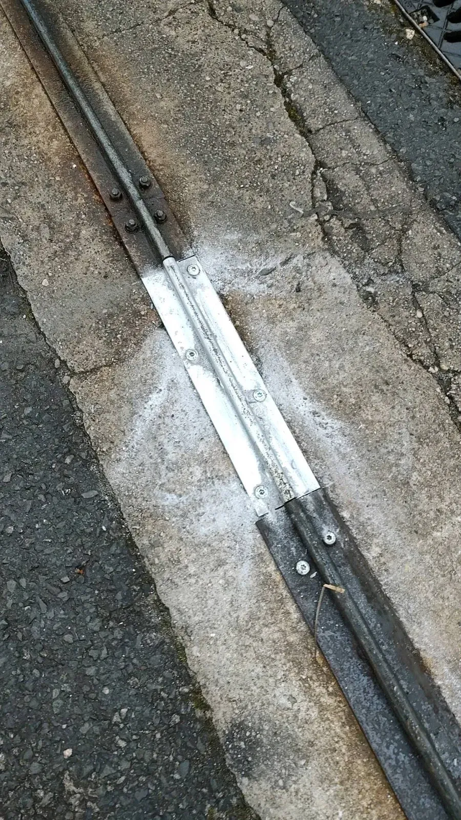 Entreprise spécialisé dans le remplacement de rail de portail coulissant en acier à Biganos